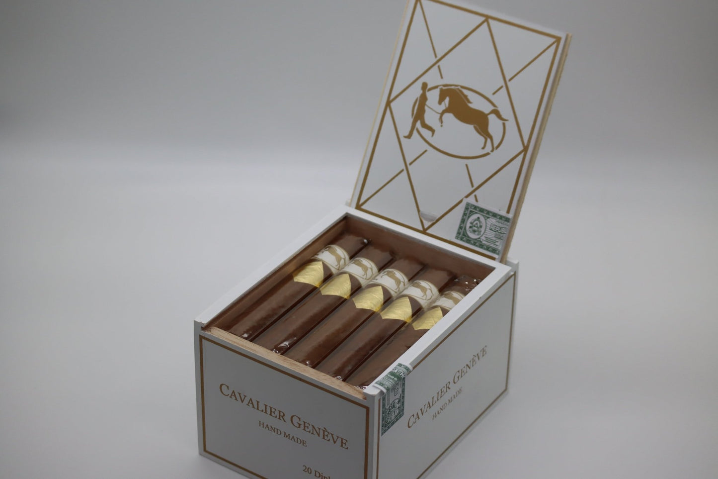 Cavalier Geneve white series Diplomate - racccigarsclub