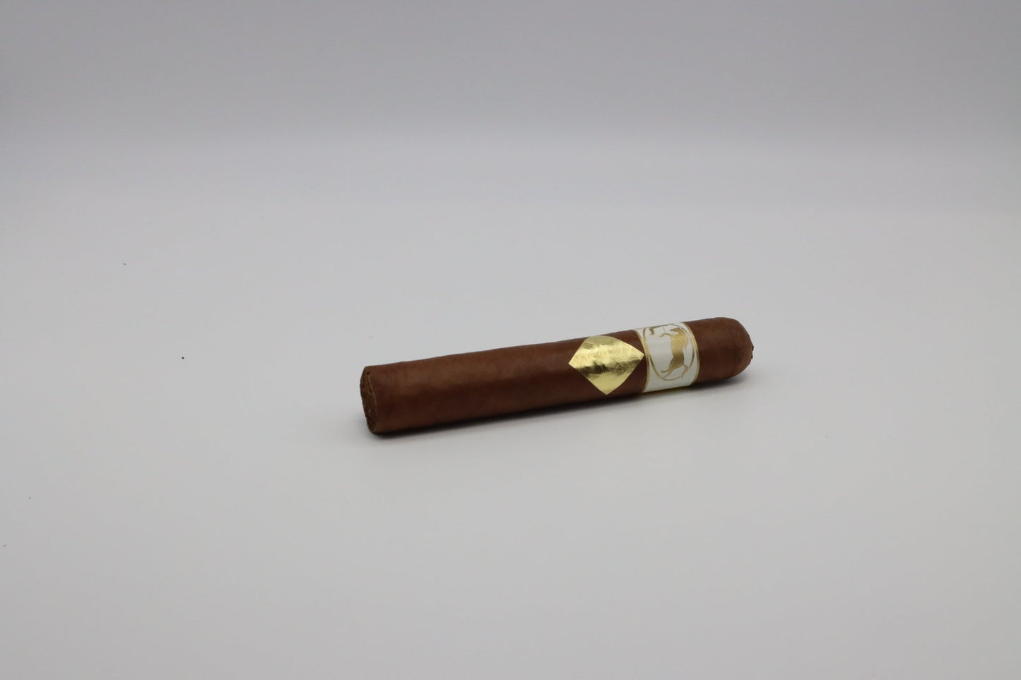 Cavalier Geneve white series Diplomate - racccigarsclub