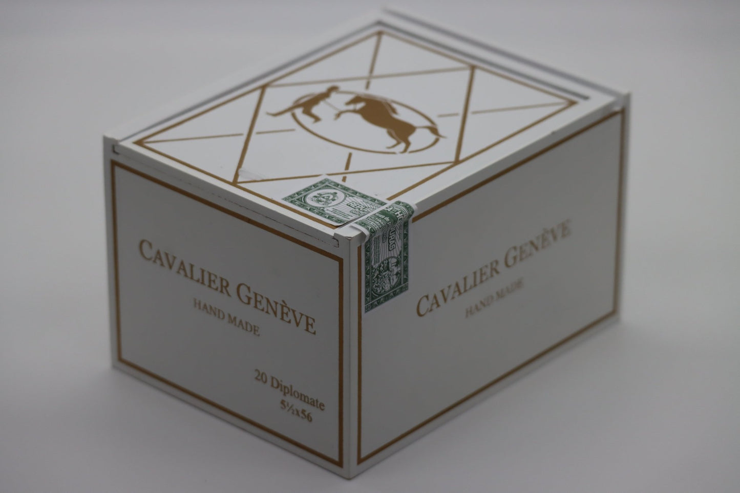 Cavalier Geneve white series Diplomate - racccigarsclub