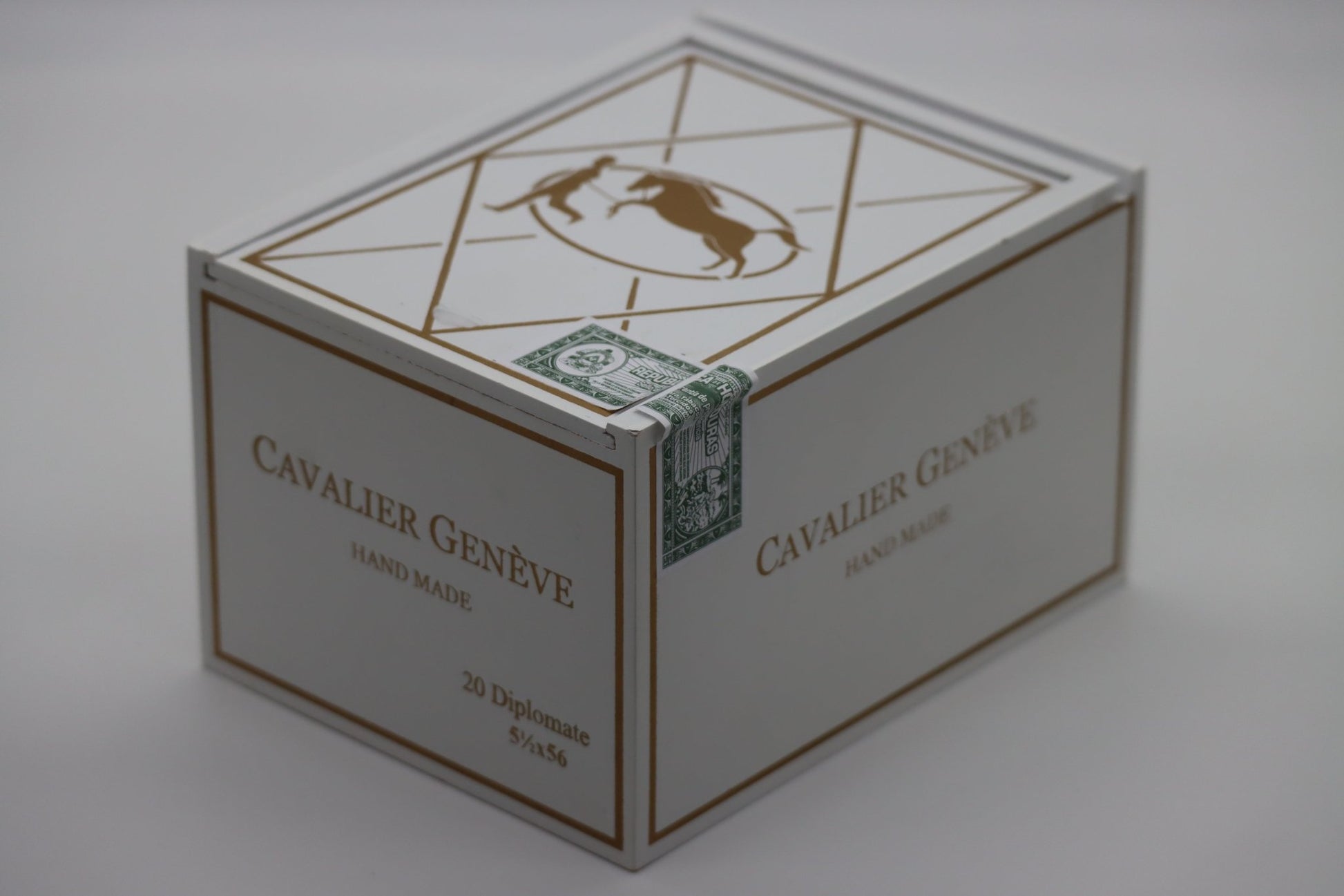 Cavalier Geneve white series Diplomate - racccigarsclub