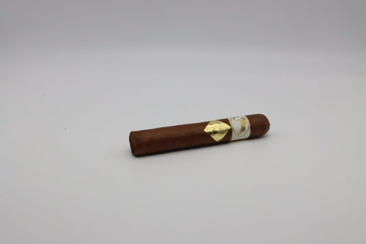 Cavalier Geneve white series Diplomate - racccigarsclub