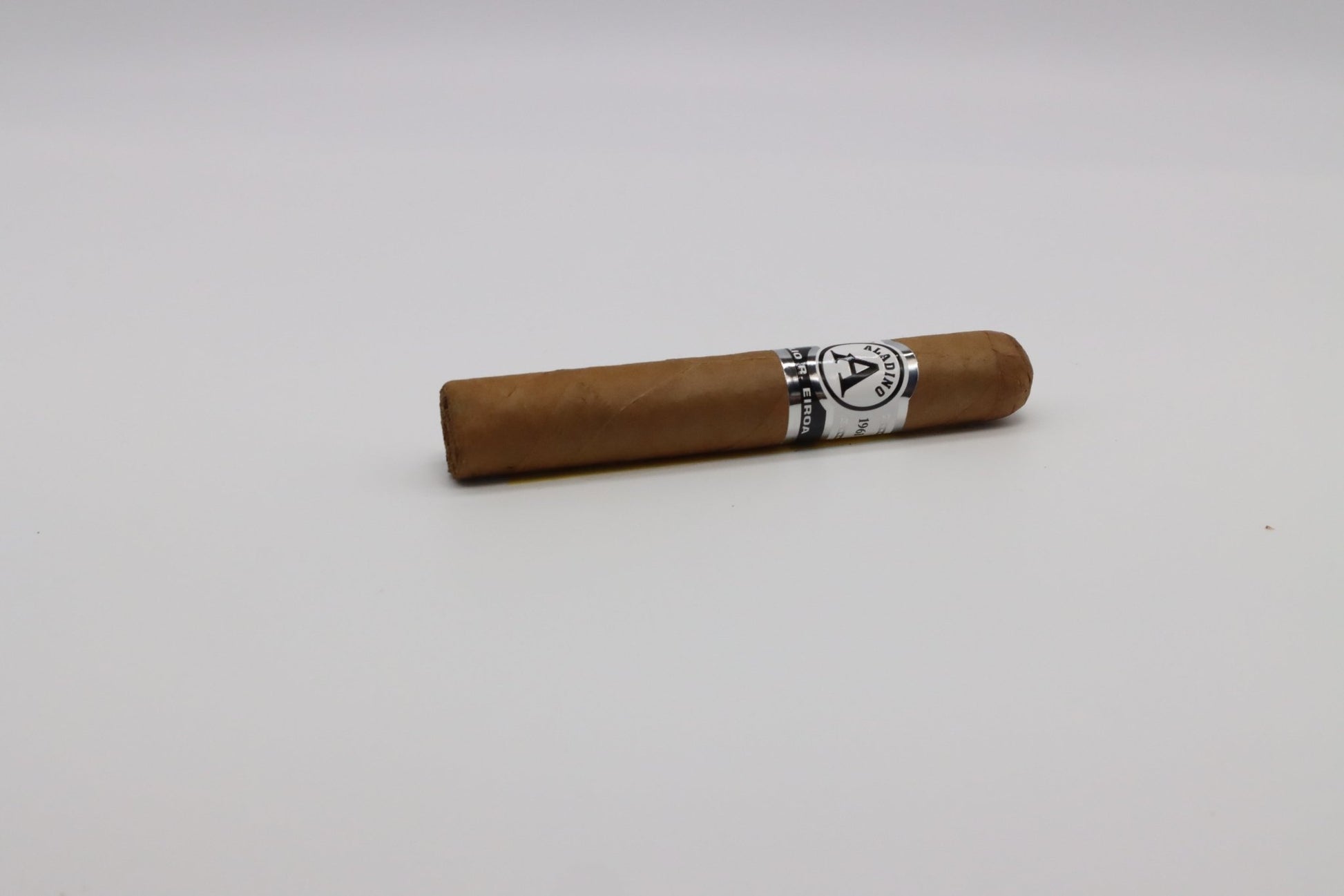 Connecticut Robusto - racccigarsclub Japanese cigars, delivery cigars, buy cigars in japan, boutique cigars, best price cigars,日本葉巻、津幡葉巻、