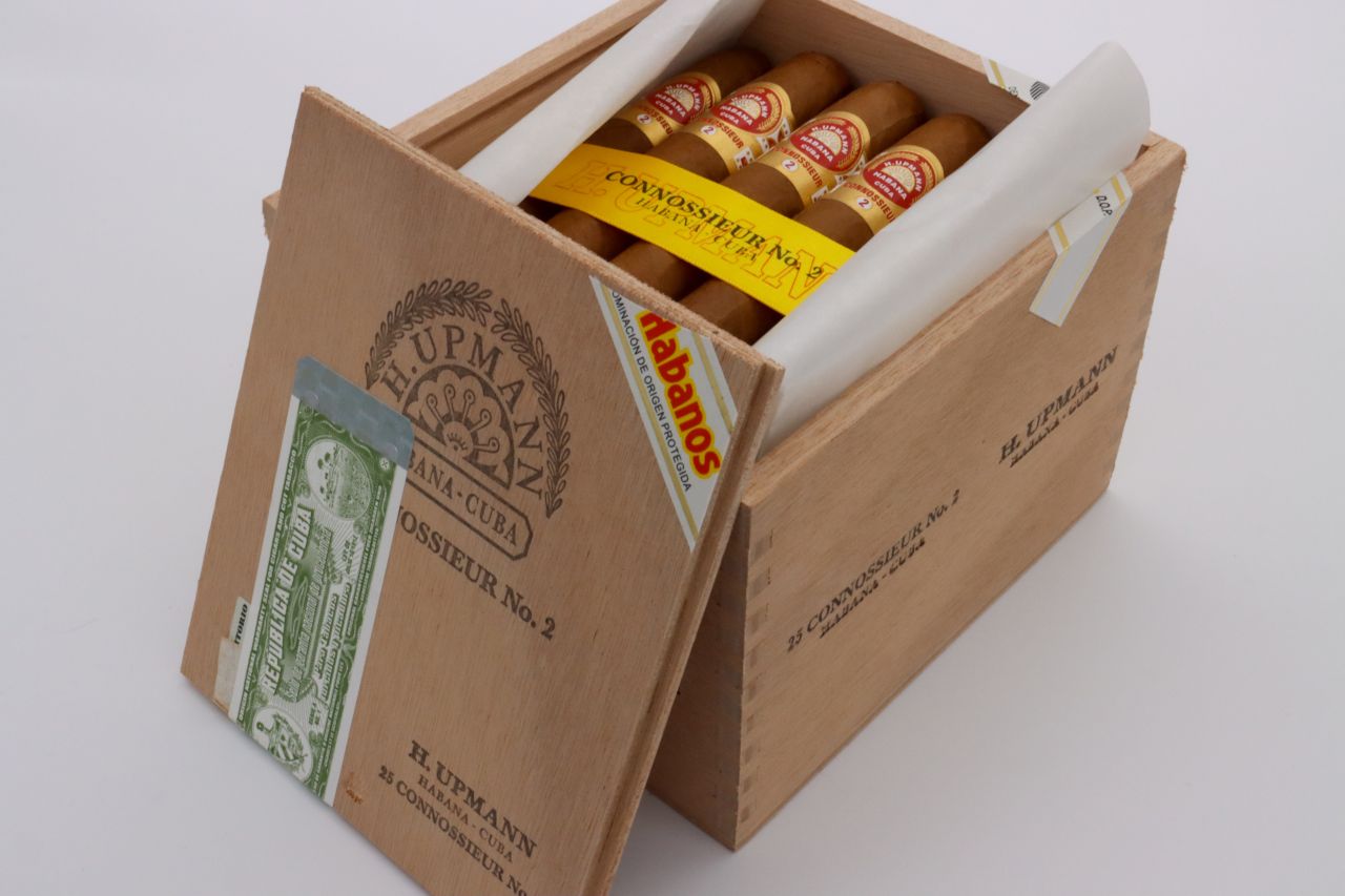 H. Upmann Connossieur No.2 - racccigarsclub